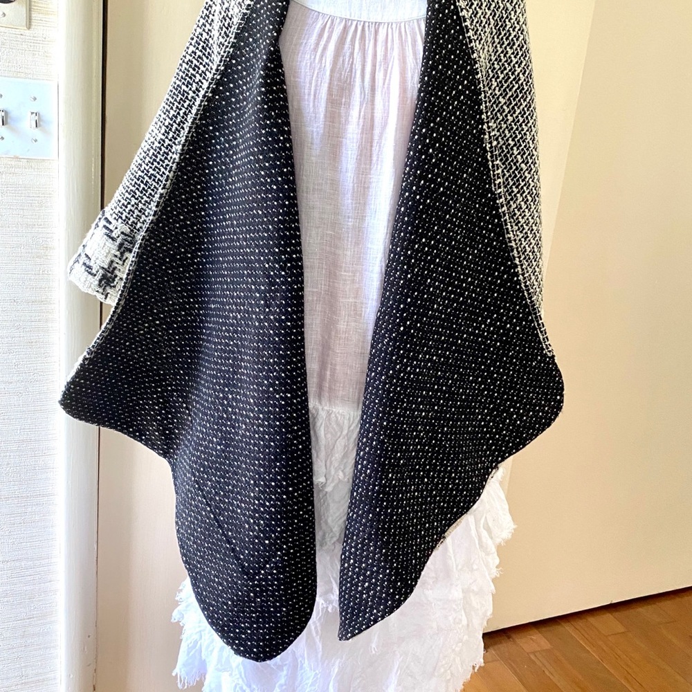 Woolen Poncho - Picture 3 of 5